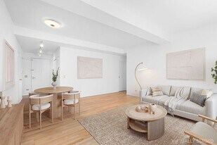 43 W 61st St in New York, NY - Building Photo