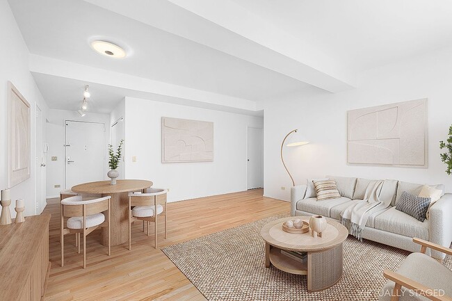 property at 43 W 61st St