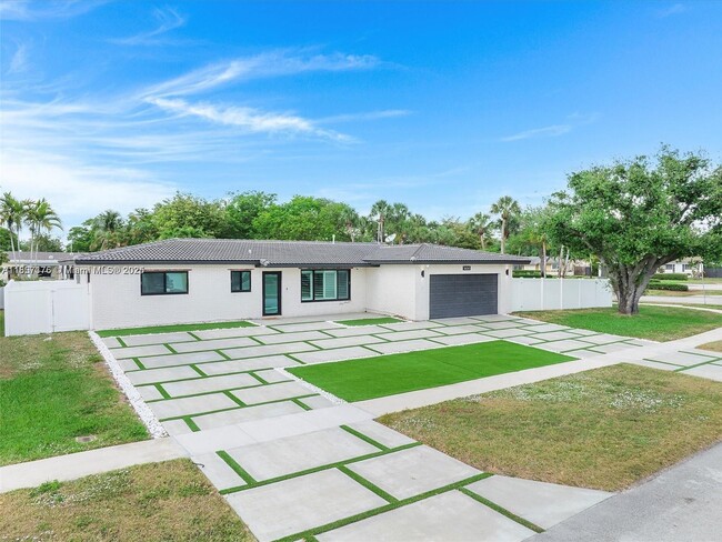 1650 NW 114th Ave in Pembroke Pines, FL - Building Photo - Building Photo