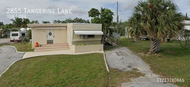 2855 Tangerine Ln in West Palm Beach, FL - Building Photo - Building Photo