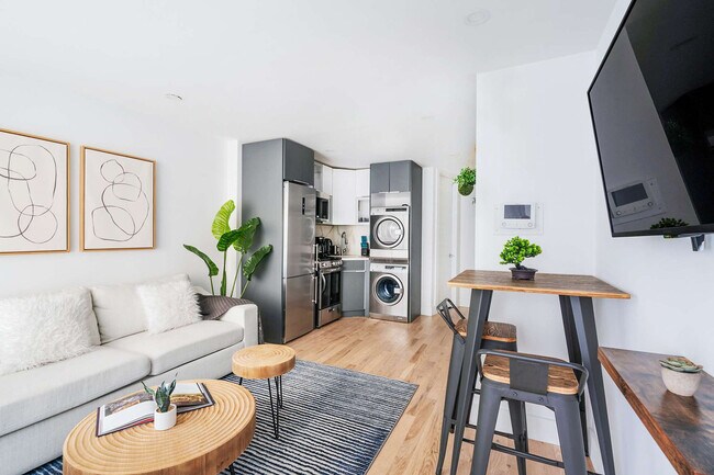 244 E 75th St in New York, NY - Building Photo - Building Photo