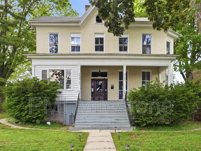 property at 323 N Potomac St