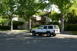 260 Waverley St in Menlo Park, CA - Foto de edificio - Building Photo