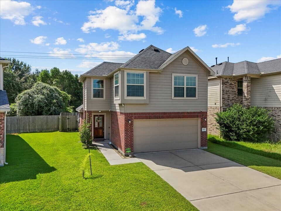 207 Sea Breeze Dr in Bacliff, TX - Building Photo