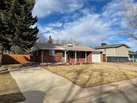 945 W 97th Ave in Northglenn, CO - Building Photo