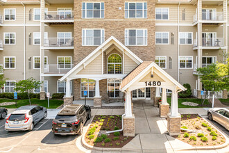 Applewood Pointe in Roseville, MN - Building Photo - Building Photo