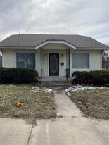 1704 Pacific St in St. Joseph, MO - Building Photo