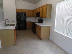 7730 E Calle Bien Nacida in Tucson, AZ - Foto de edificio - Building Photo
