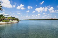 1389 Siesta Bayside Dr in Siesta Key, FL - Foto de edificio - Building Photo