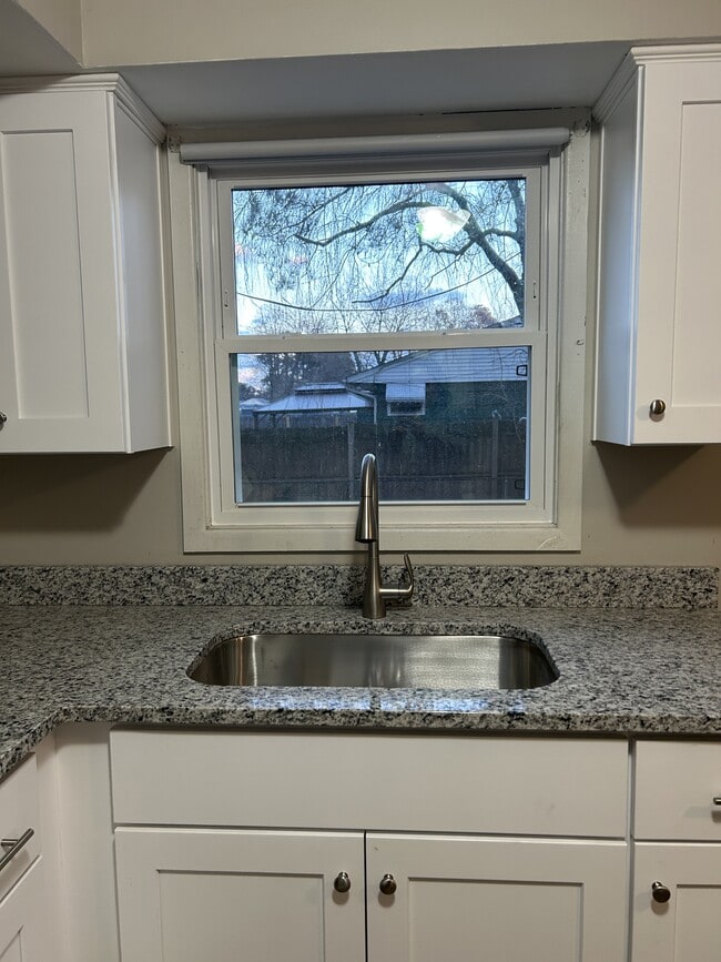 612 Providence Rd in Chesapeake, VA - Building Photo - Building Photo