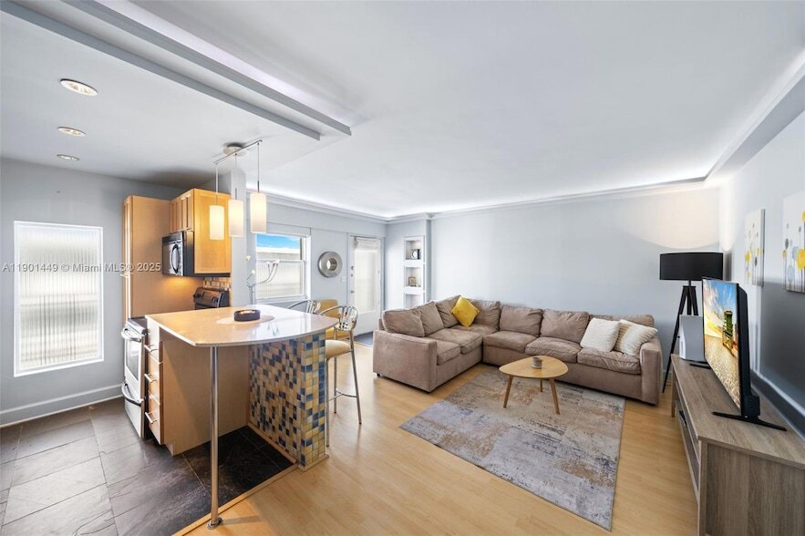 1545 Euclid Ave in Miami Beach, FL - Foto de edificio