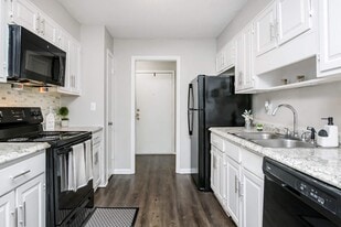 Villas de Solana in Atlanta, GA - Building Photo