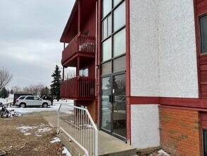 27 Greenbrook Dr E in Brooks, AB - Building Photo - Building Photo