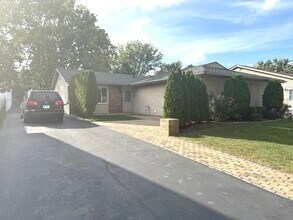 716 Ashton Ave in Romeoville, IL - Building Photo - Building Photo