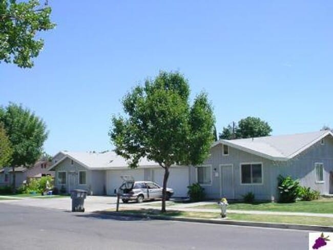 property at 2645 W Robinson Ave