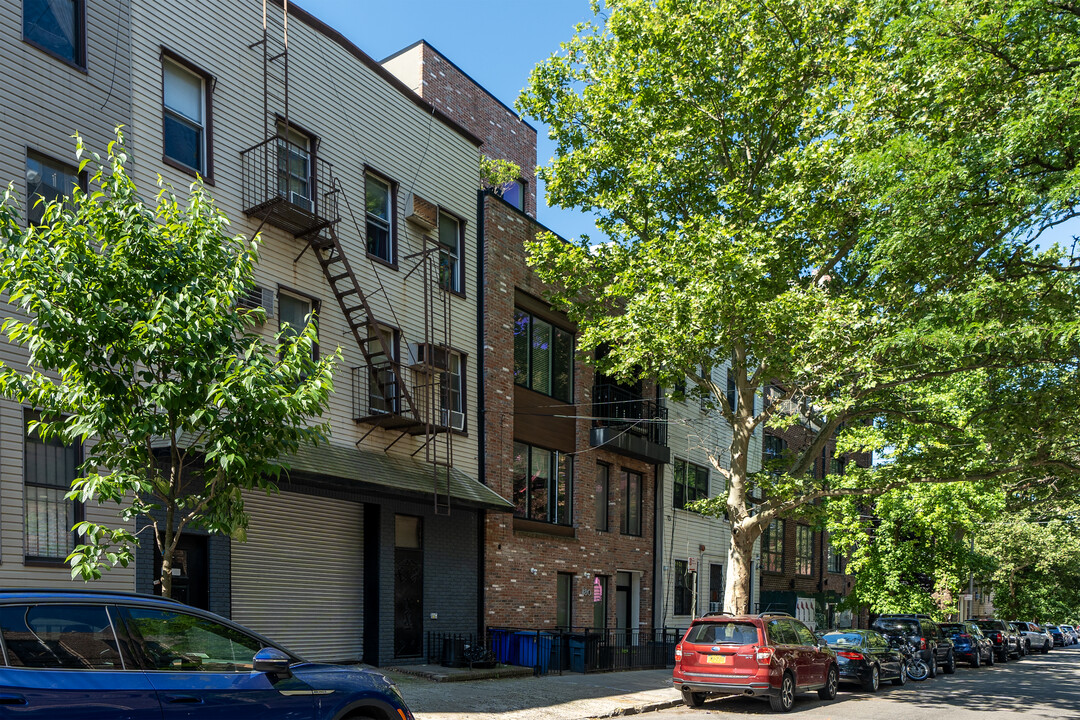 180 Jackson St in Brooklyn, NY - Foto de edificio