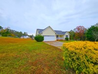 404 Kingsboro Ct in Woodruff, SC - Building Photo - Building Photo