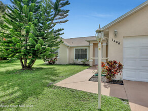 1460 Heartwellville St NW in Palm Bay, FL - Foto de edificio - Building Photo