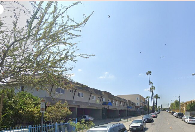 01600-1230 in Los Angeles, CA - Building Photo - Building Photo