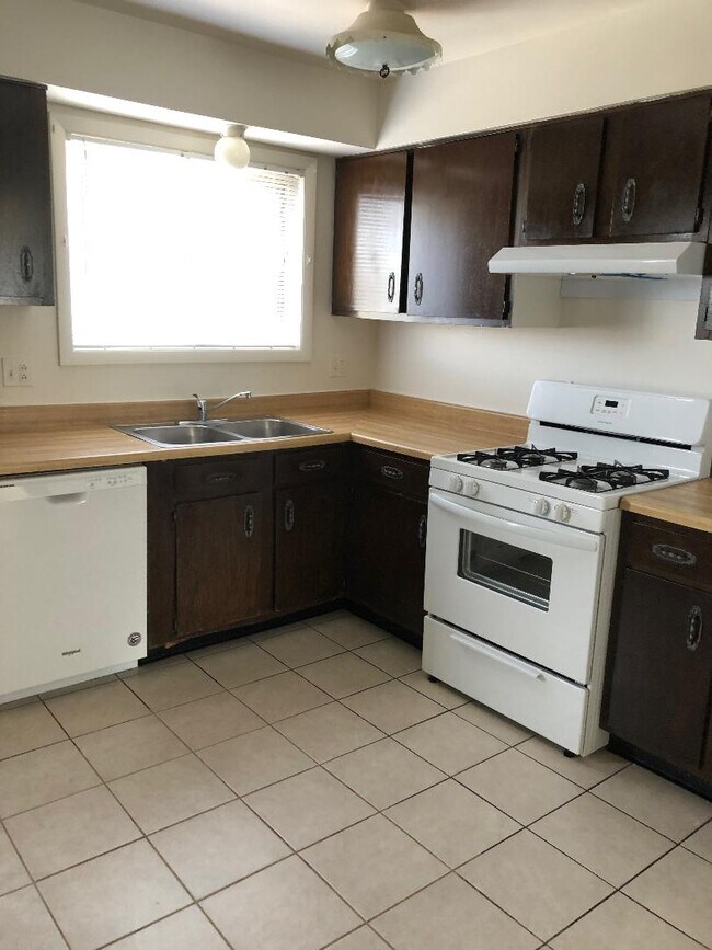 3743 Salem Walk Apartments and Nearby Northbrook Apartments For Rent