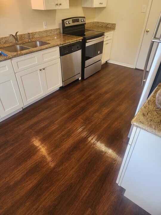 1960 Camelot St, Unit Francis in Orange, TX - Building Photo