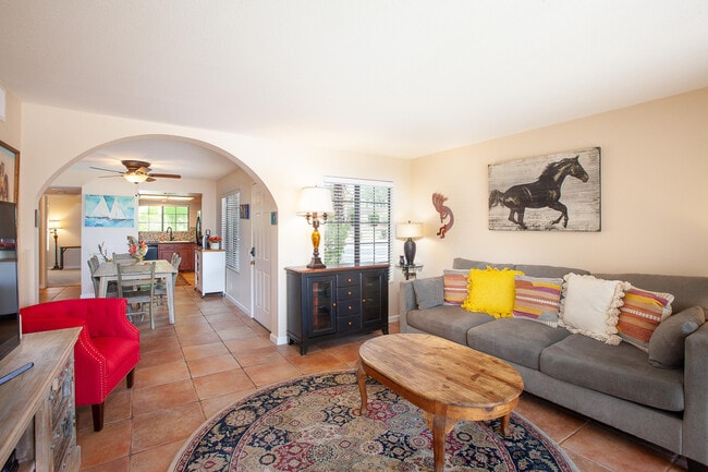 500 S Farrell Dr in Palm Springs, CA - Building Photo - Building Photo