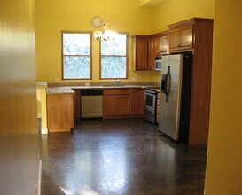 400 California St, Unit Apt. D in Suisun City, CA - Building Photo - Building Photo