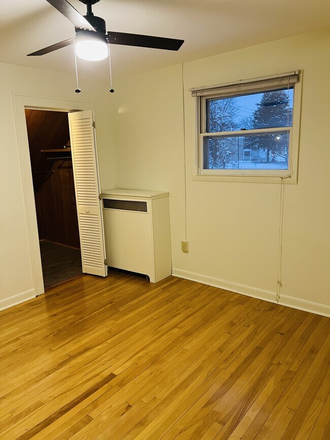 1197 Albany St, Unit #2 2nd floor in Utica, NY - Foto de edificio - Building Photo