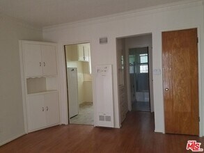 628 S Ardmore Ave, Unit 24 in Los Angeles, CA - Building Photo - Building Photo