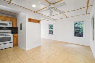 310 Columbia Dr in Lake Worth Beach, FL - Building Photo - Building Photo
