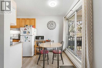 4209 Bow Trl SW in Calgary, AB - Building Photo - Building Photo