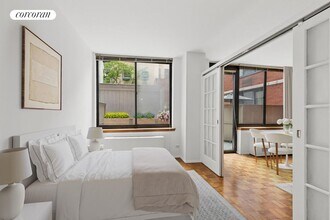 250 W 89th St in New York, NY - Building Photo - Building Photo