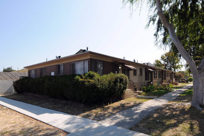 1908 S Dunsmuir Ave in Los Angeles, CA - Building Photo - Building Photo