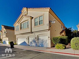 2590 Alias Smith Dr in Henderson, NV - Building Photo