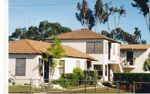 2225 Garnet Ave in San Diego, CA - Building Photo - Building Photo