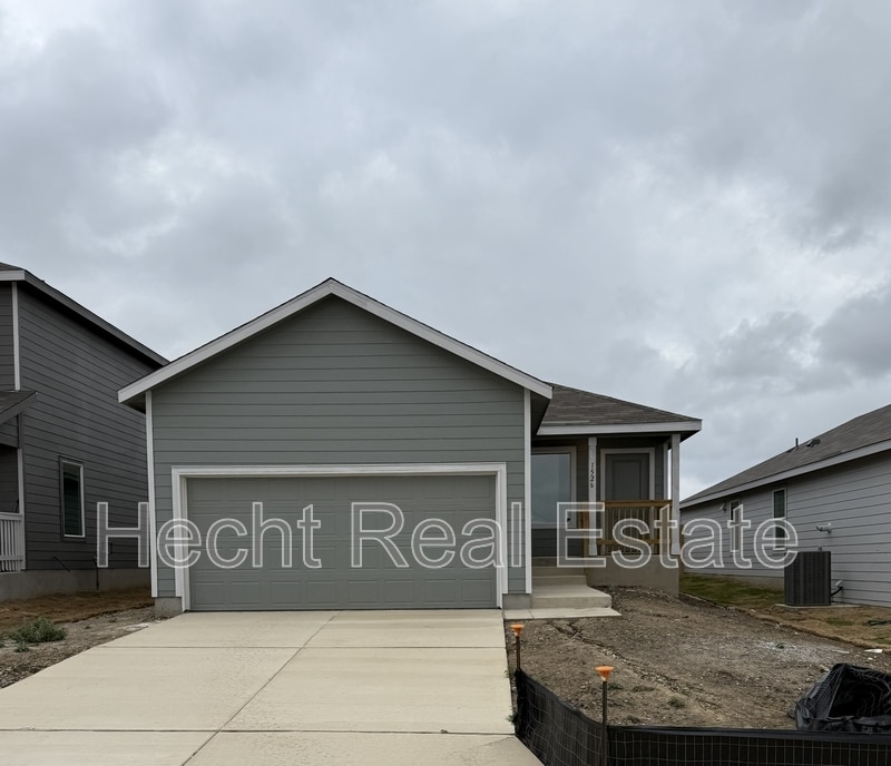 1526 Tiptop Mdw in New Braunfels, TX - Building Photo