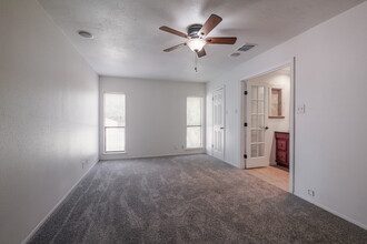 6967 Sunset Village Dr in San Antonio, TX - Building Photo - Building Photo