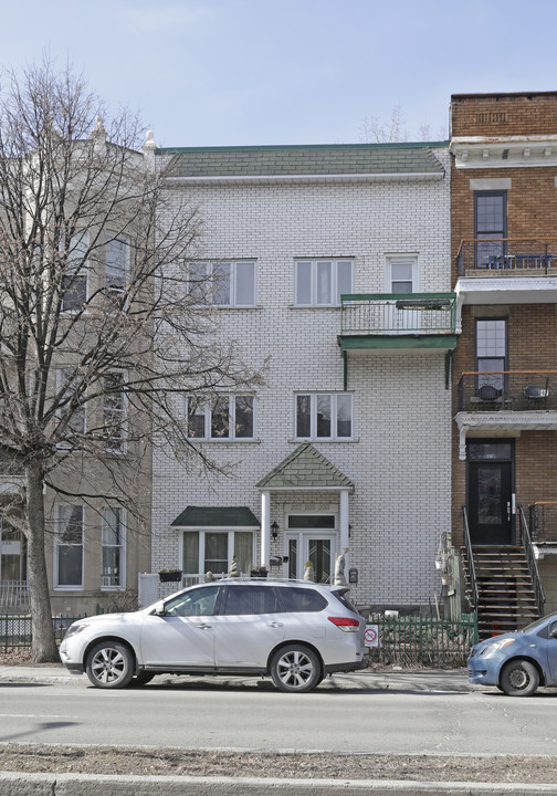 233-237 Saint-Joseph Boul O in Montréal, QC - Building Photo