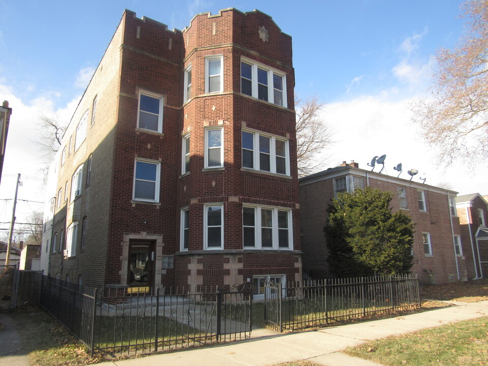 8148 S Kingston Ave in Chicago, IL - Building Photo