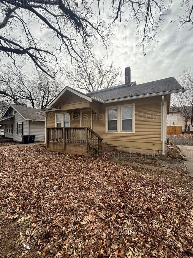 property at 919 W 1st Ave