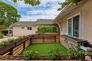16616 Osborne St in Los Angeles, CA - Building Photo