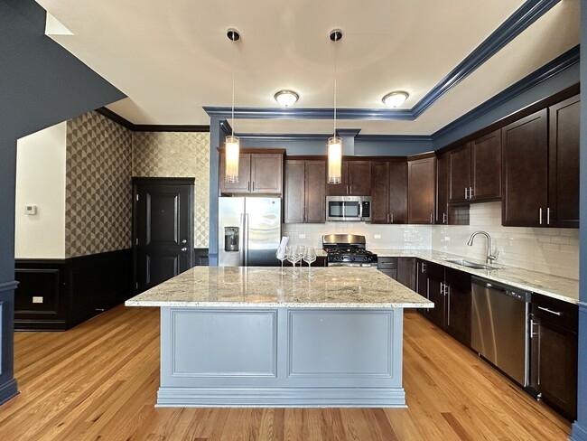 520 S Western Ave, Unit R101 in Chicago, IL - Building Photo - Building Photo