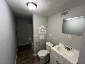 1807 Meridian St, Unit 4 in Anderson, IN - Foto de edificio - Building Photo