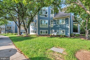 5006 Dorsey Hall Dr, Unit C1 in Ellicott City, MD - Building Photo