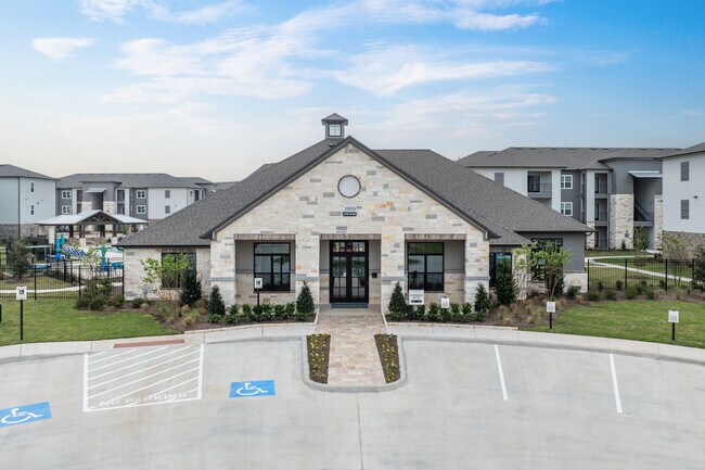 Landmark at NinetyNine in Richmond, TX - Building Photo - Building Photo