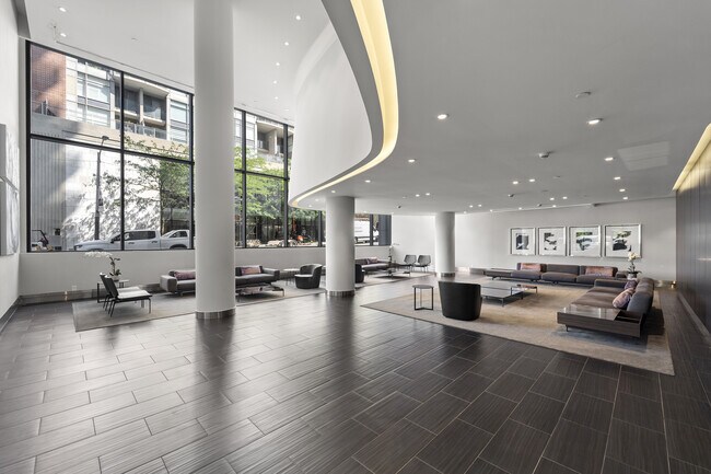1815 Yonge St in Toronto, ON - Building Photo - Building Photo