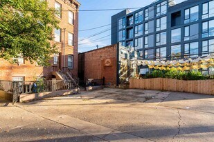 14 Coles St in Jersey City, NJ - Building Photo