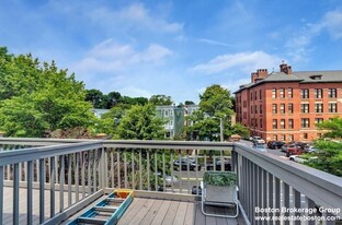 777 Columbia Rd, Unit 2 in Boston, MA - Foto de edificio - Building Photo