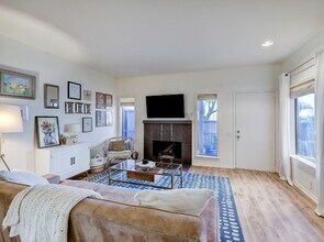 1617 S Kirkwood Rd in Houston, TX - Building Photo - Building Photo