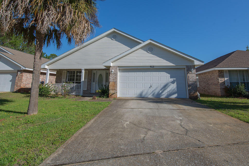903 Lajolla Ln in Mary Esther, FL - Building Photo